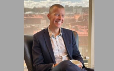 Grattis Alexander – Nu antagen som advokat av Sveriges Advokatsamfund